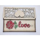 Ajándékdoboz rózsával