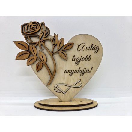 Fa gravírozott szív dísz rózsával – egyedi felirattal